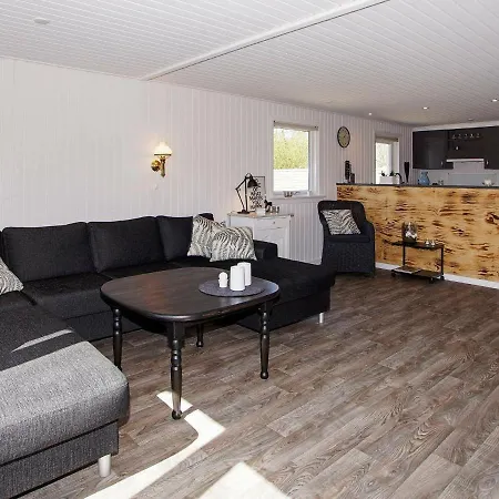 6 Person In Hemmet-by Traum *